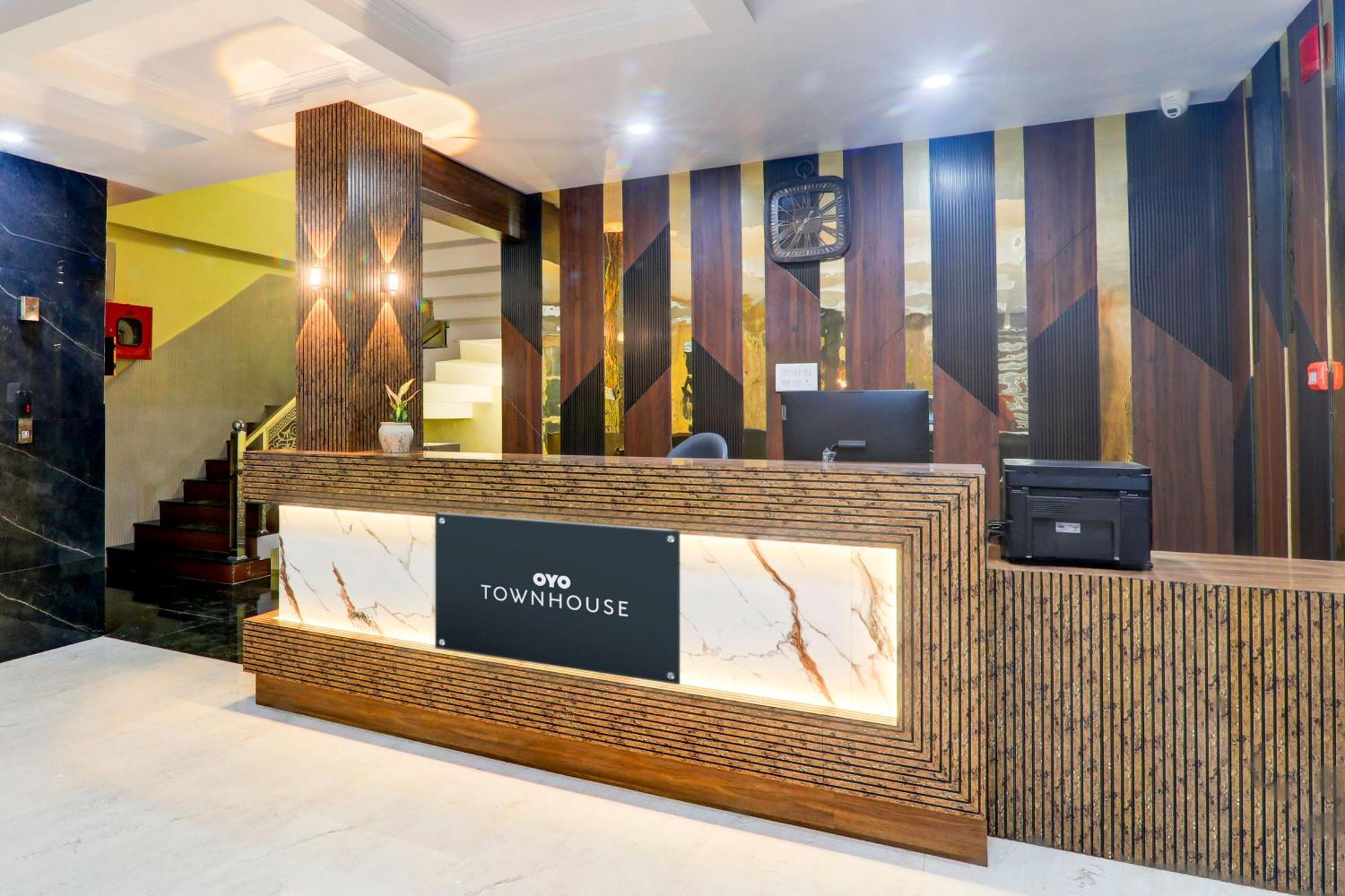 Super Townhouse Gls International Hotel Lucknow Exterior photo